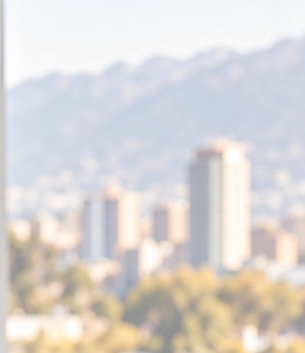 Vista de Santiago y la cordillera desde la ventana de la consulta.